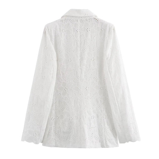 Blazer e shorts de renda branca com bordado inglês